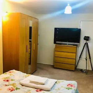 https://private-room-4-5-minutes-drive-to-luton-airport.cambridgehotelsuk.com