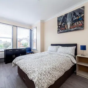 https://highlands-gardens-suites.cambridgehotelsuk.com
