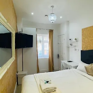 https://mayday-house.cambridgehotelsuk.com