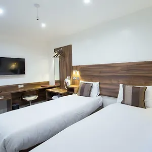https://heathrow-windsor-serviced-house.brighton-hotels-england.com